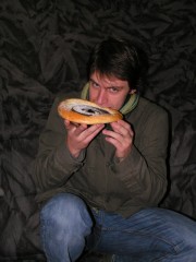 Patrik pózuje s koláčem - r. 2007